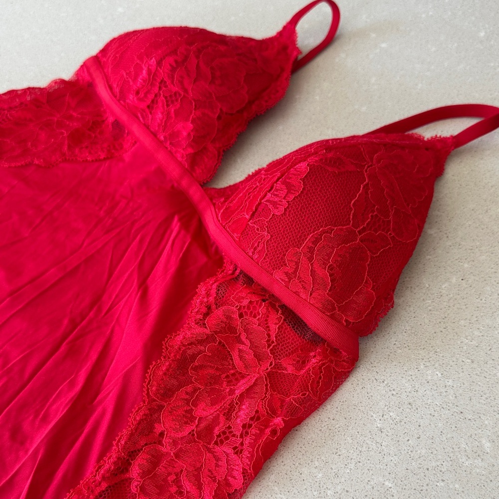 Elegant Red Lace Chemise